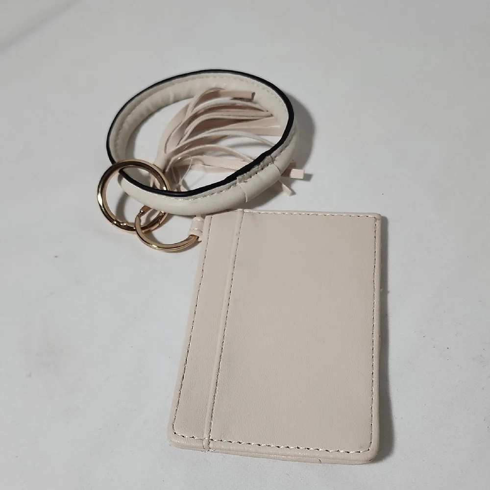 Source Unknown Cream Heart Card Holder with Keychain